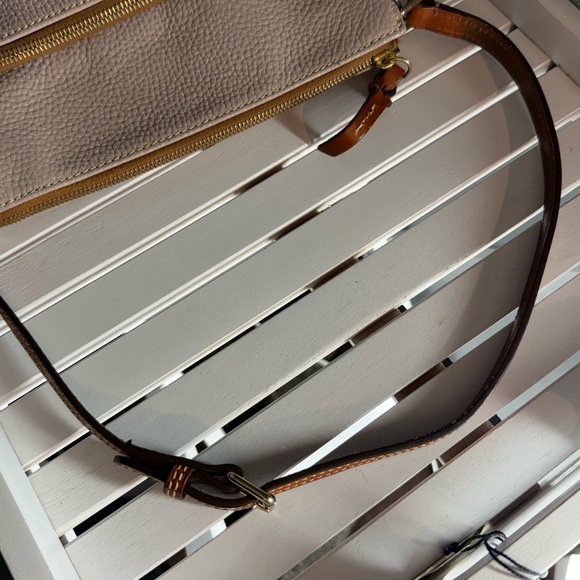 Dooney & Bourke Pebble Grain Gray / Taupe Shoulder Bag EUC - Picture 4 of 10